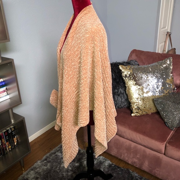 Nice comfortable Blush color Poncho - Picture 3 of 6